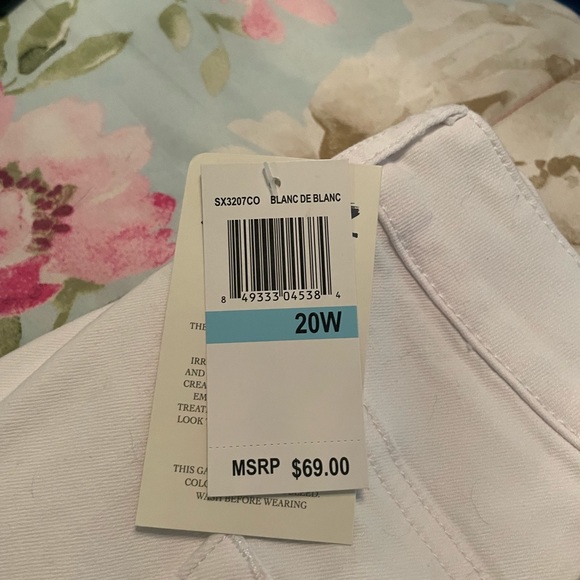 Seven7 Limited Edition Premium Denim Weekend Slim fit Bermuda - Picture 4 of 4